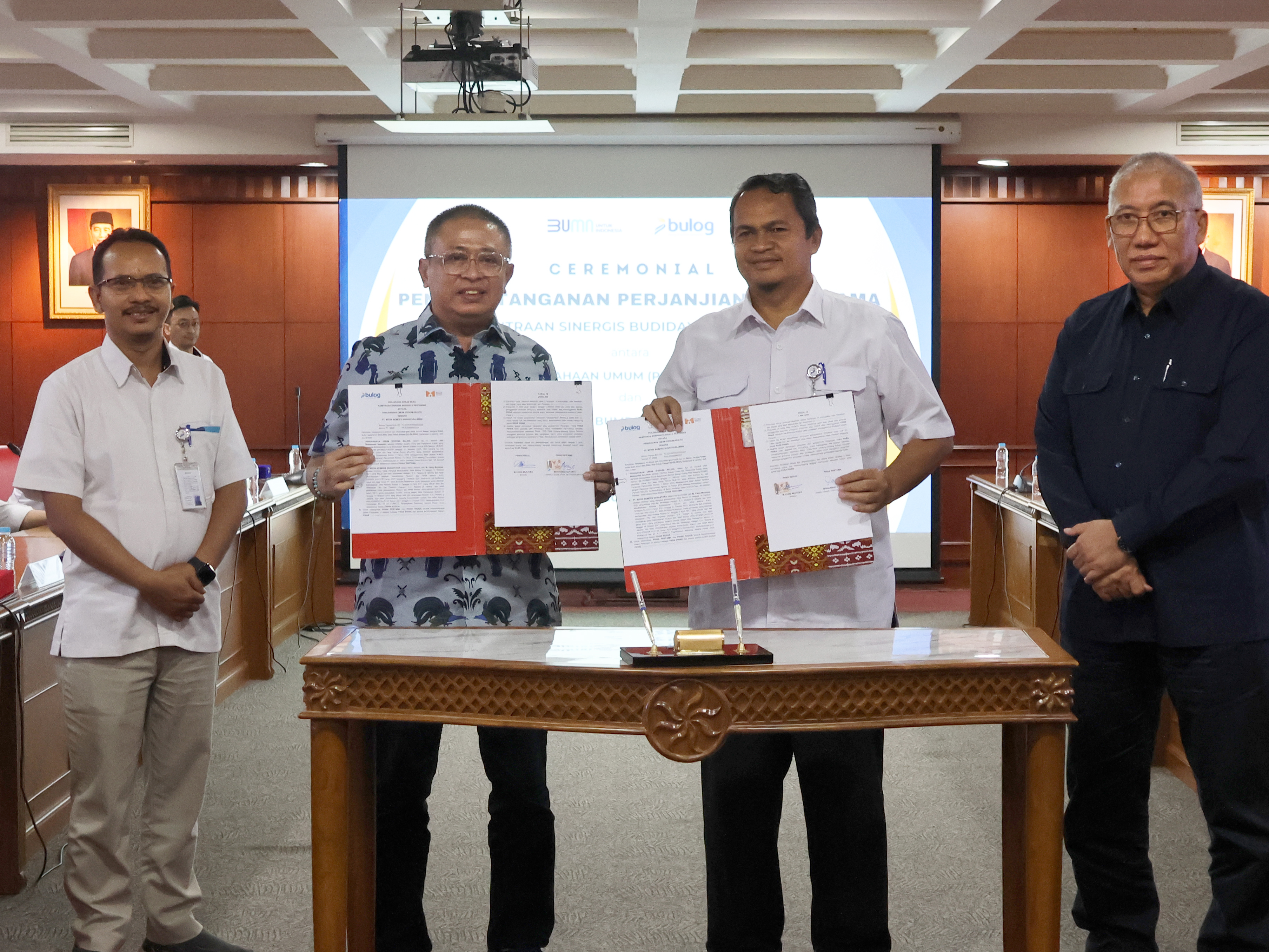 Penandatanganan Nota Kesepahaman dan Perjanjian Kerja Sama tentang Kemitraan Sinergis Budidaya antara Perum BULOG dan Mitra Budidaya
